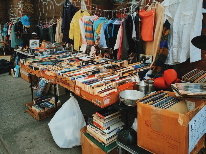 How To Sell Vintage Clothing Online: The Ultimate Guide (2023 ... The Ultimate Guide to Buying and Selling Vintage Clothing