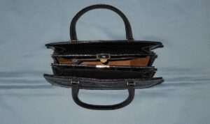 Where to Find Authentic Vintage Handbags for Style